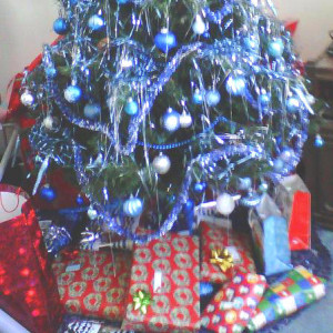 presents under tree edit