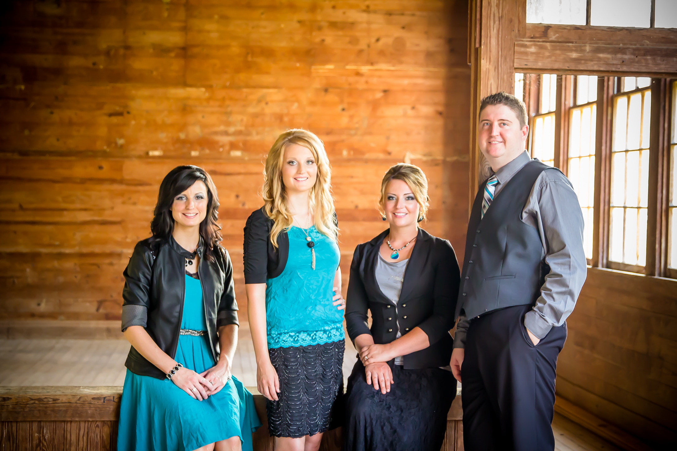Graves Family Sign With Gold Rush