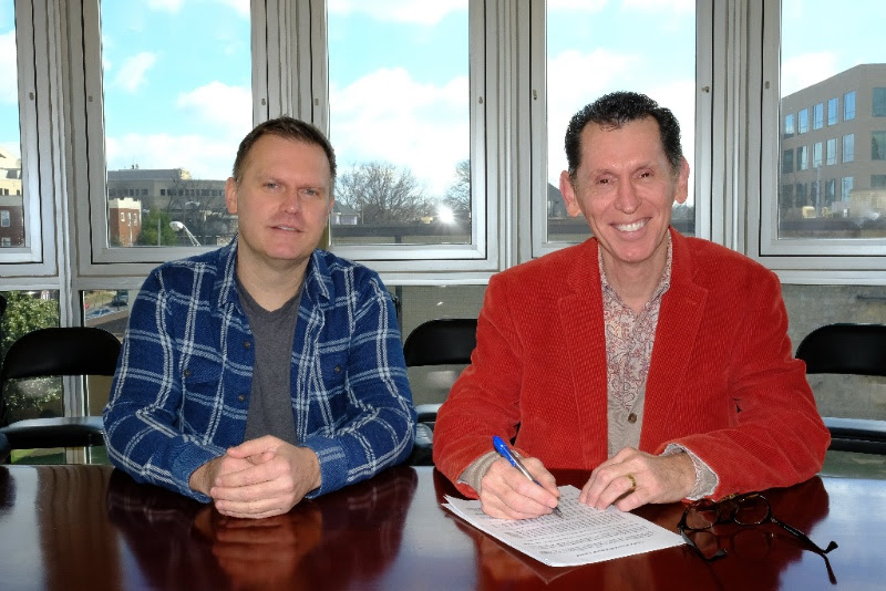 Tim Lovelace Signs with StowTown Records