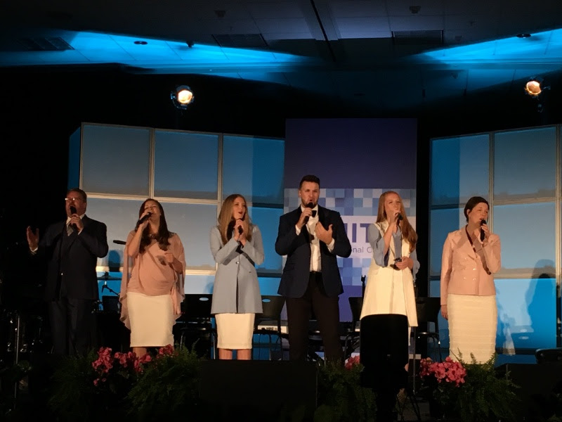 The Collingsworth Family Performs at CBA Convention