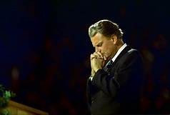 Billy Graham in prayer